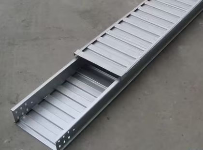 選購(gòu)槽式電纜橋架時(shí)，需要注意哪些問(wèn)題